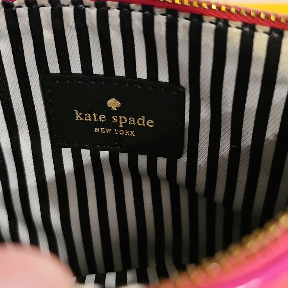 Kate Spade NY Cobble Hill Bee Wristlet - Snapdragon Pink EUC